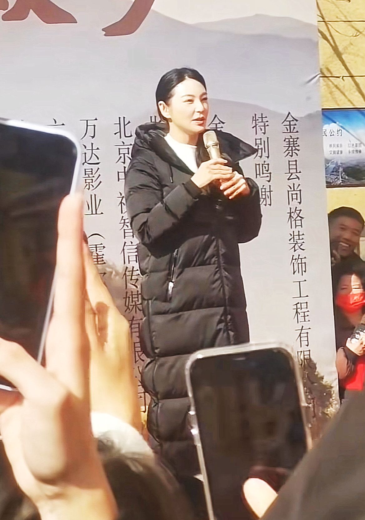 张雨绮安徽参加电影开机，面容憔悴略显沧桑，网友评：长得很普通