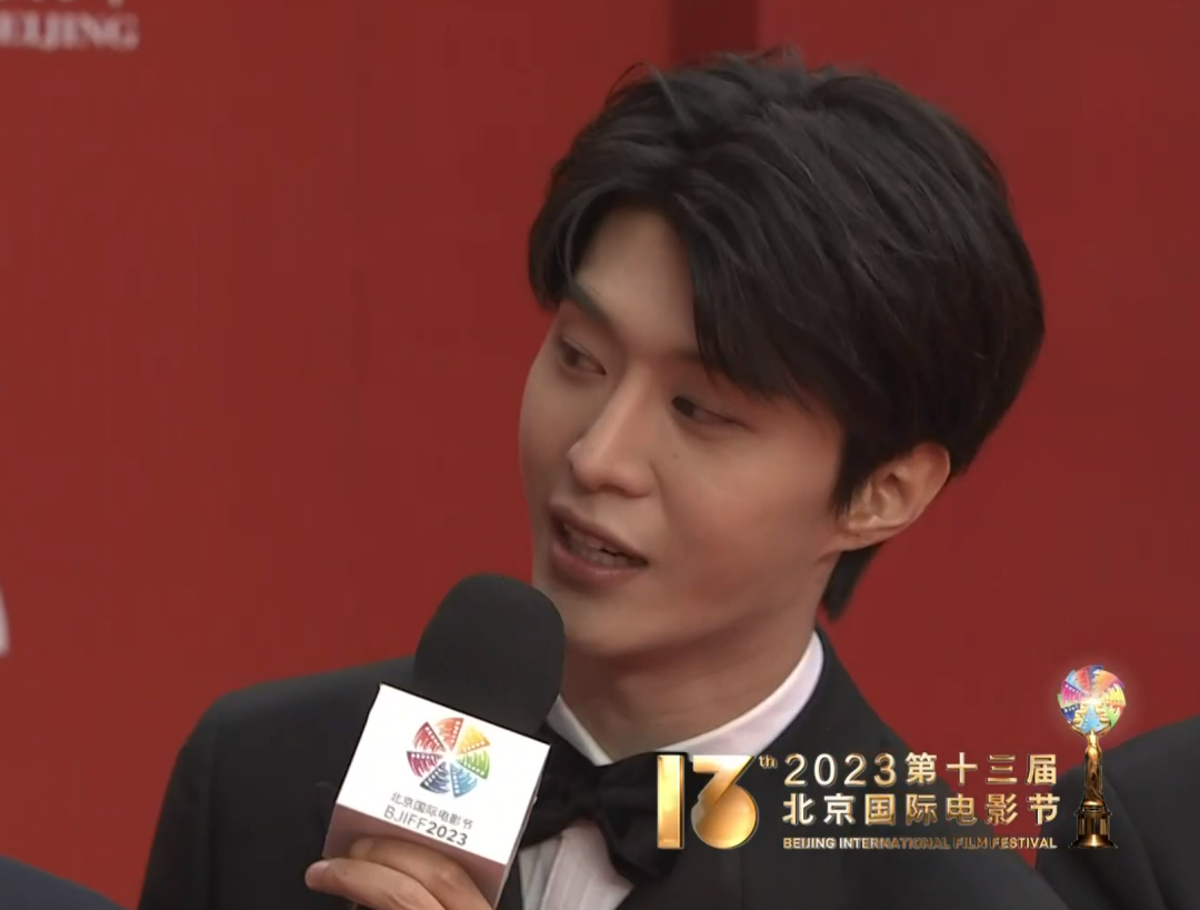 胡先煦|内娱普男聚会？北京这场红毯，欧豪发福，陈飞宇嘴凸，胡先煦变丑