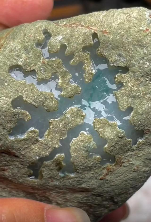 中千木那百山桥翡翠原石开窗