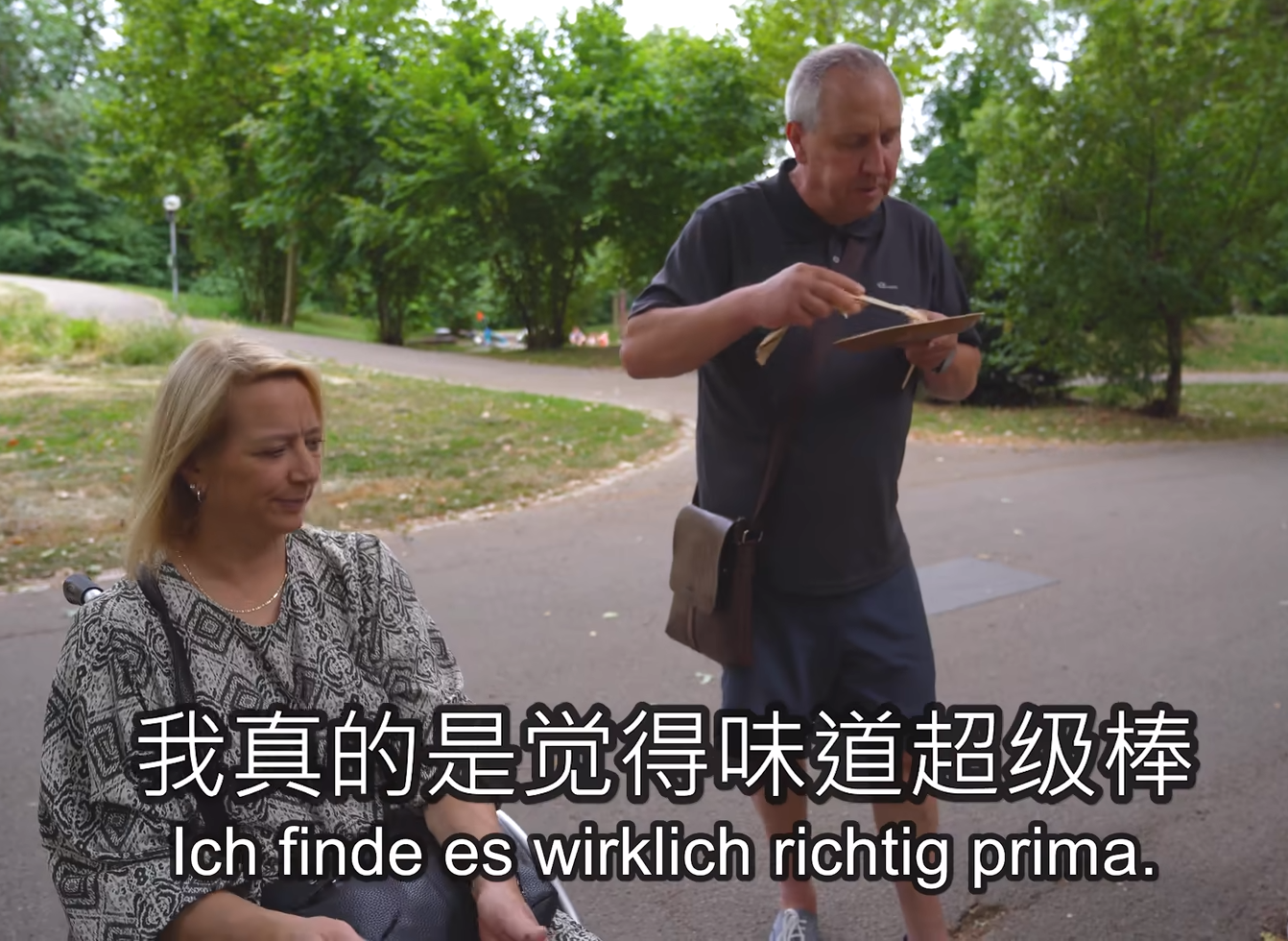 鸡爪|德国网红摆摊卖中餐!580万人围观酸菜烤肉,鸡爪让老外口服心服