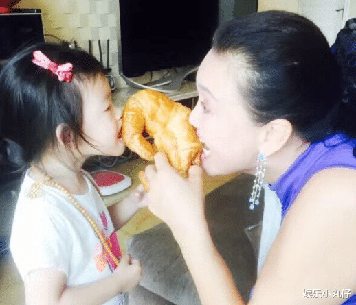 曝小玥儿偏心大S,听从教导才对张兰爱答不理,眼神冷漠令人心寒