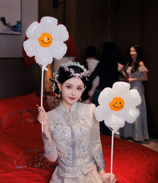 韩安冉再次举办婚礼,女方妈妈表情无奈,网友:婚礼致辞都能背了