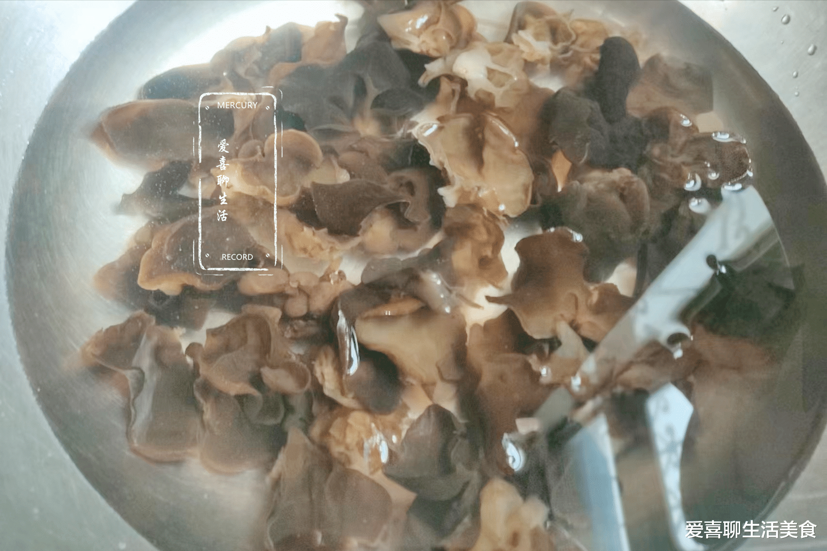 |这菜一年四季有,搭配它们一起炒,口感丰富味道鲜美,比吃大鱼大肉强