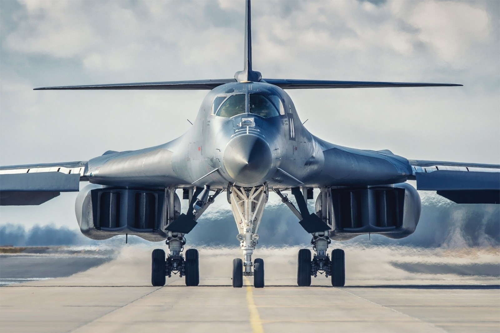 美国枪骑兵轰炸机演习期间巧遇歼20,若战时早就引恨西北 - 娱乐资讯