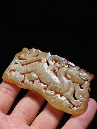 和田玉籽料|汉 和田玉籽料受沁 游丝毛雕 瑞兽龙纹 玉珮