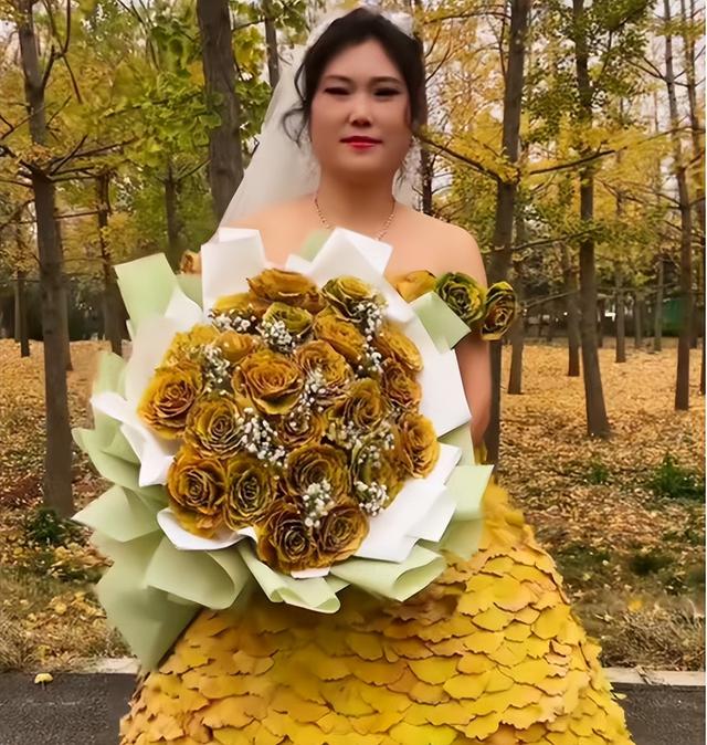 女网红用泡面桶和麻袋模仿武则天,走红后拒23家公司签约:不想赚钱