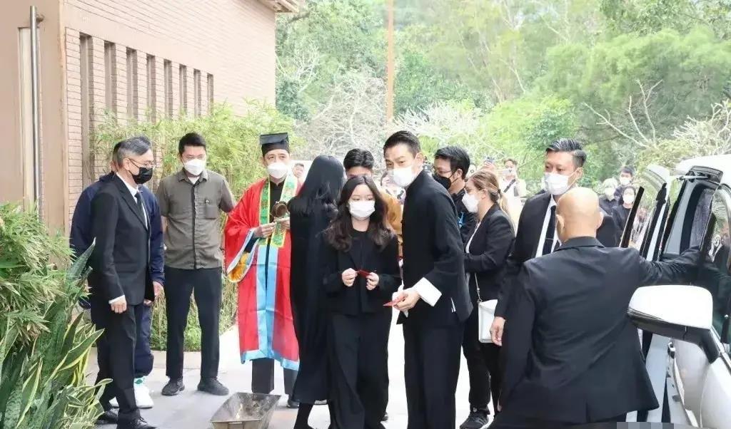 刘德华最新露面!胡子拉碴,笑容牵强,神情好憔悴,一夜老了10岁