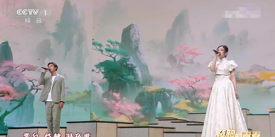 毛晓彤|五四晚会:陈晓的星星眼太勾人,被毛晓彤美到了