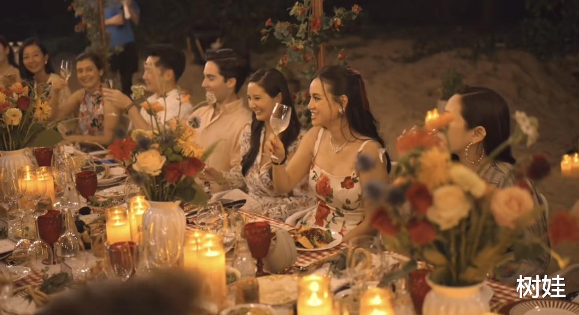 林恬儿办海边晚宴，与陈晓丹环抱合照，雅诗兰黛中国儿媳产后露脸