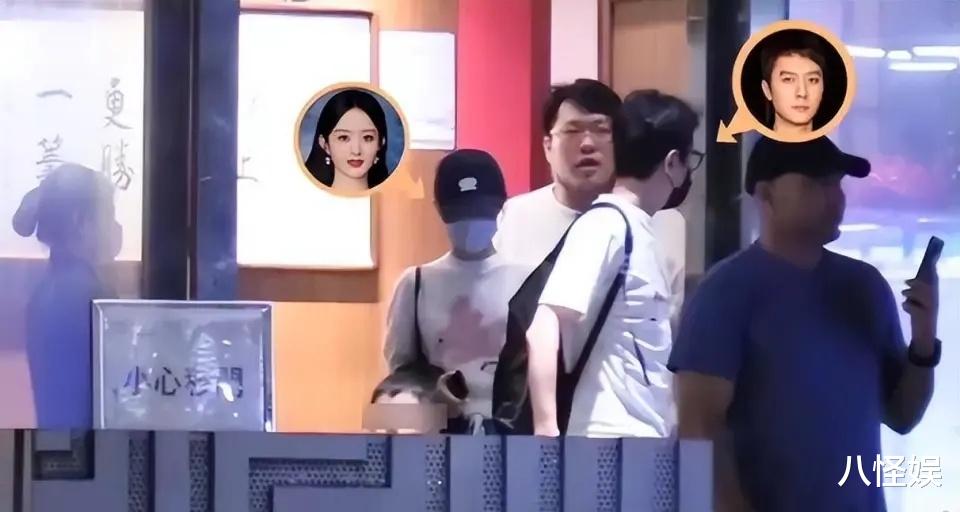 赵丽颖罕晒与儿子合照,4岁想想依偎妈妈身上玩耍,乖巧又可爱