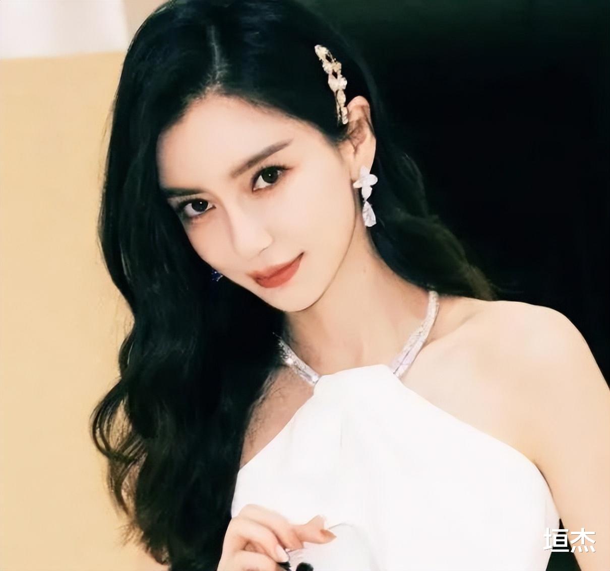 杨颖首次正面回应离婚,黄晓明:能让我歇会吗?