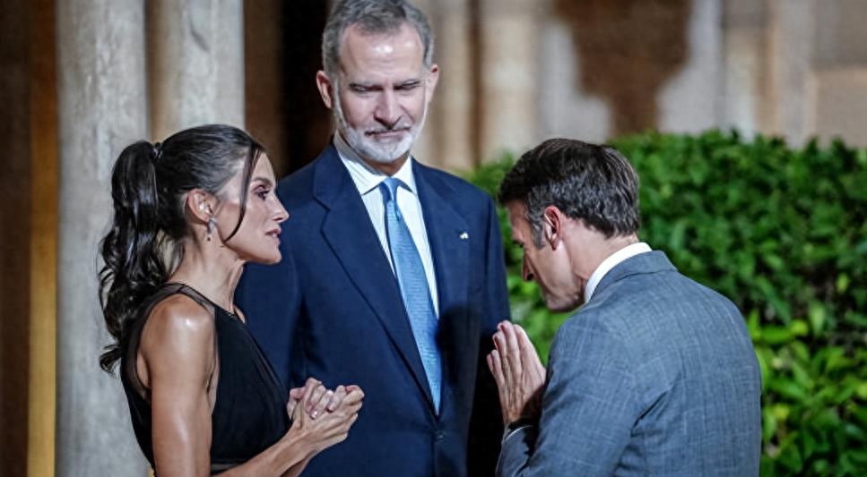 马克龙有多爱布丽吉特？把她的照片复原成少女，还把自己变成了老头