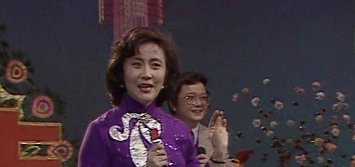 曾被誉为最美的央视女主持人，却吞300颗安眠药自杀，如今怎么样