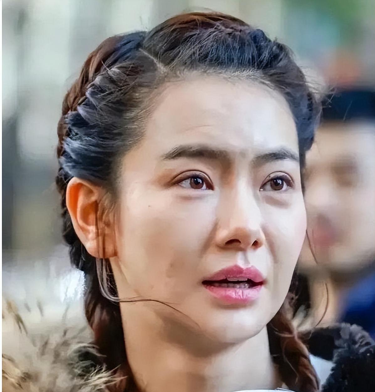 镜头前美若天仙，而真人黑瘦干瘪，这7位“上镜脸”的女星反差好大