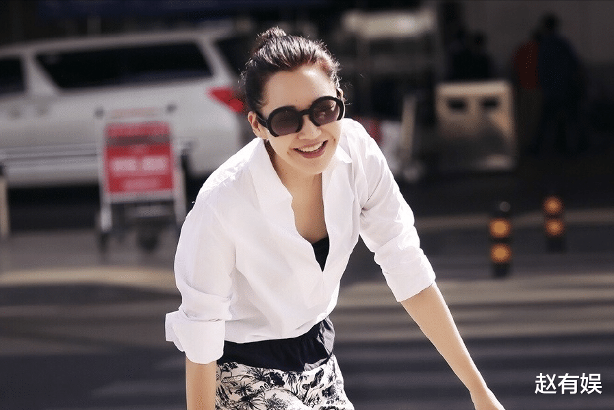 “风流成性、老少通吃”，54岁的许晴，真是越老越“火辣”