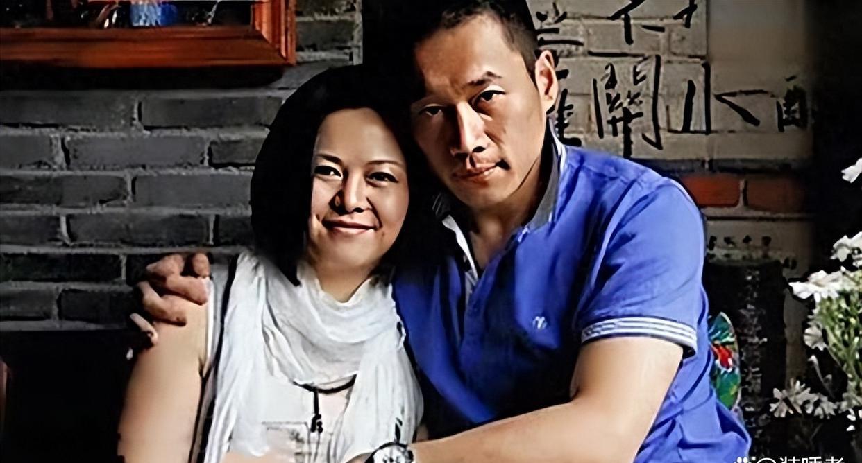 扮演武松的丁海峰回到家，对老婆说：我爱上了潘金莲，咱们离婚吧