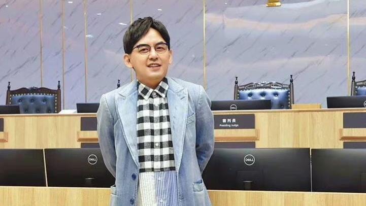 小S深夜被警察带走，黄子佼下个月复工，具俊晔接姜元来来台湾