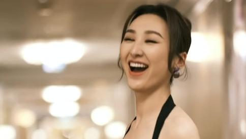 高海宁封胸转型实力派，酒店短片展现自信风采！