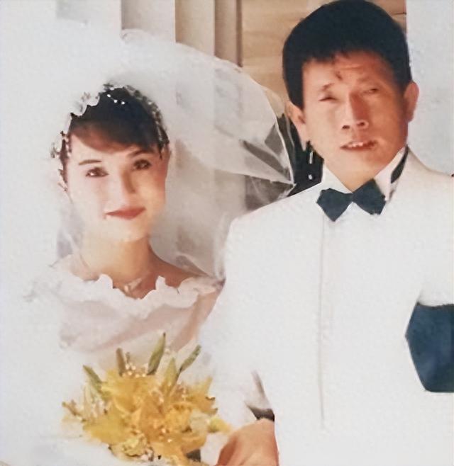 刘家良去世10年，曾在葬礼上哭到昏厥的小30岁娇妻，如今怎样了?