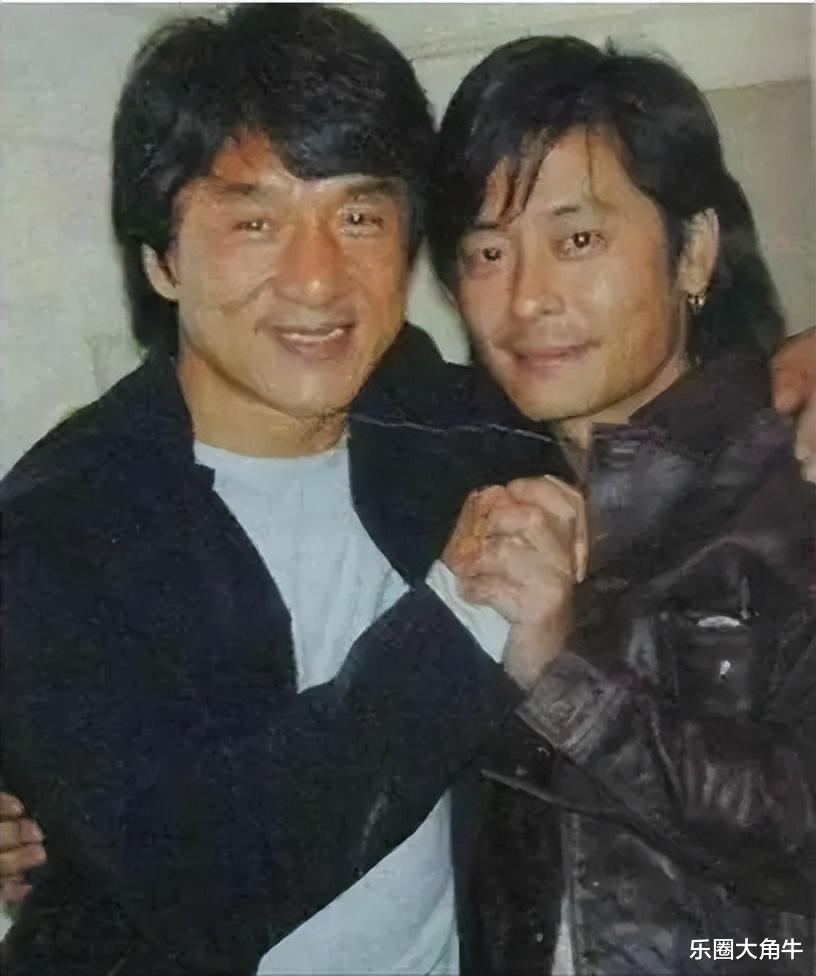 谢霆锋|谢霆锋终于不用再背锅，王杰“毒哑之谜”被曝光，换谁来也受不了