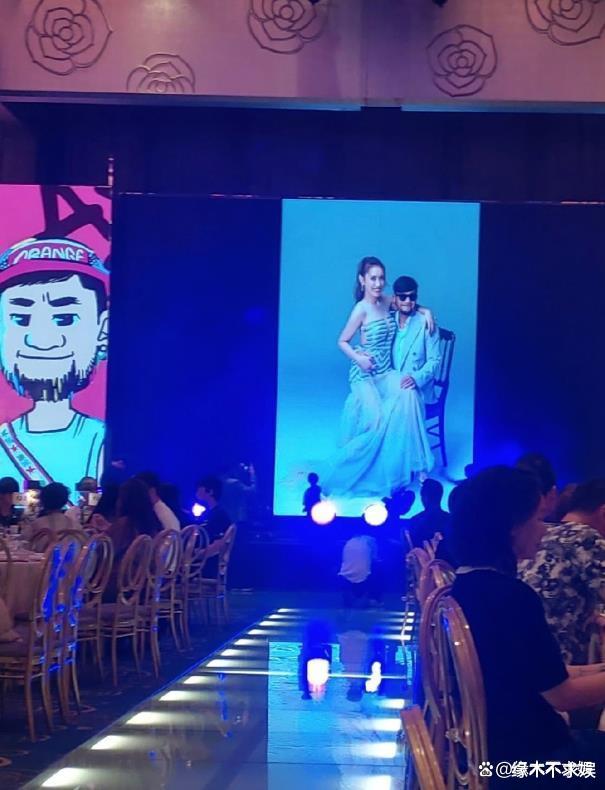 49岁张震岳大婚群星璀璨，婚礼太接地气，2000元一桌菜色引争议！