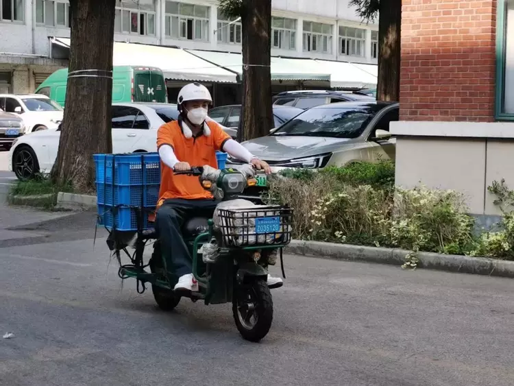 “超8400万人成为外卖员、快递员”:3个危机,或许才刚刚开始!