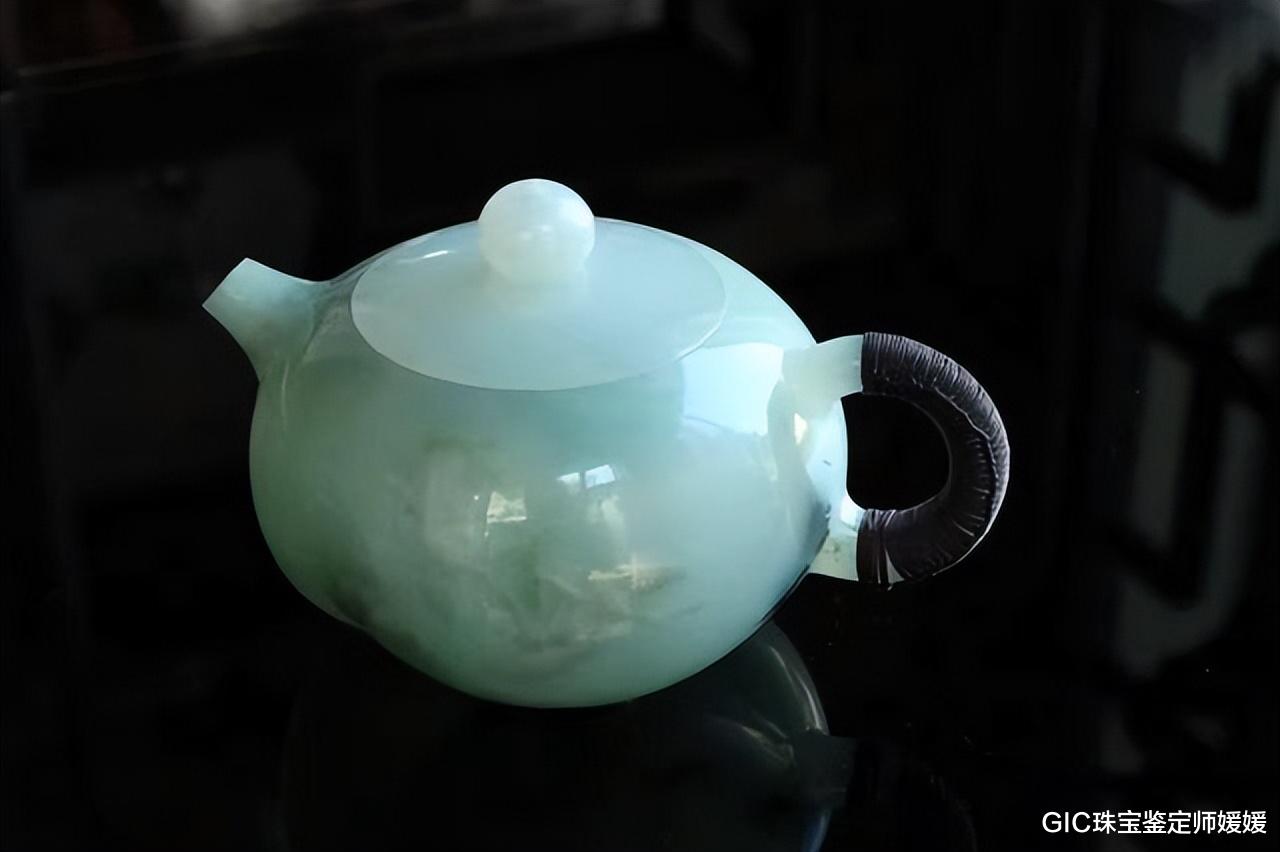 翡翠|一片冰心在玉壶，古人的诗词意境用翡翠体现出来，是最高级的奢侈