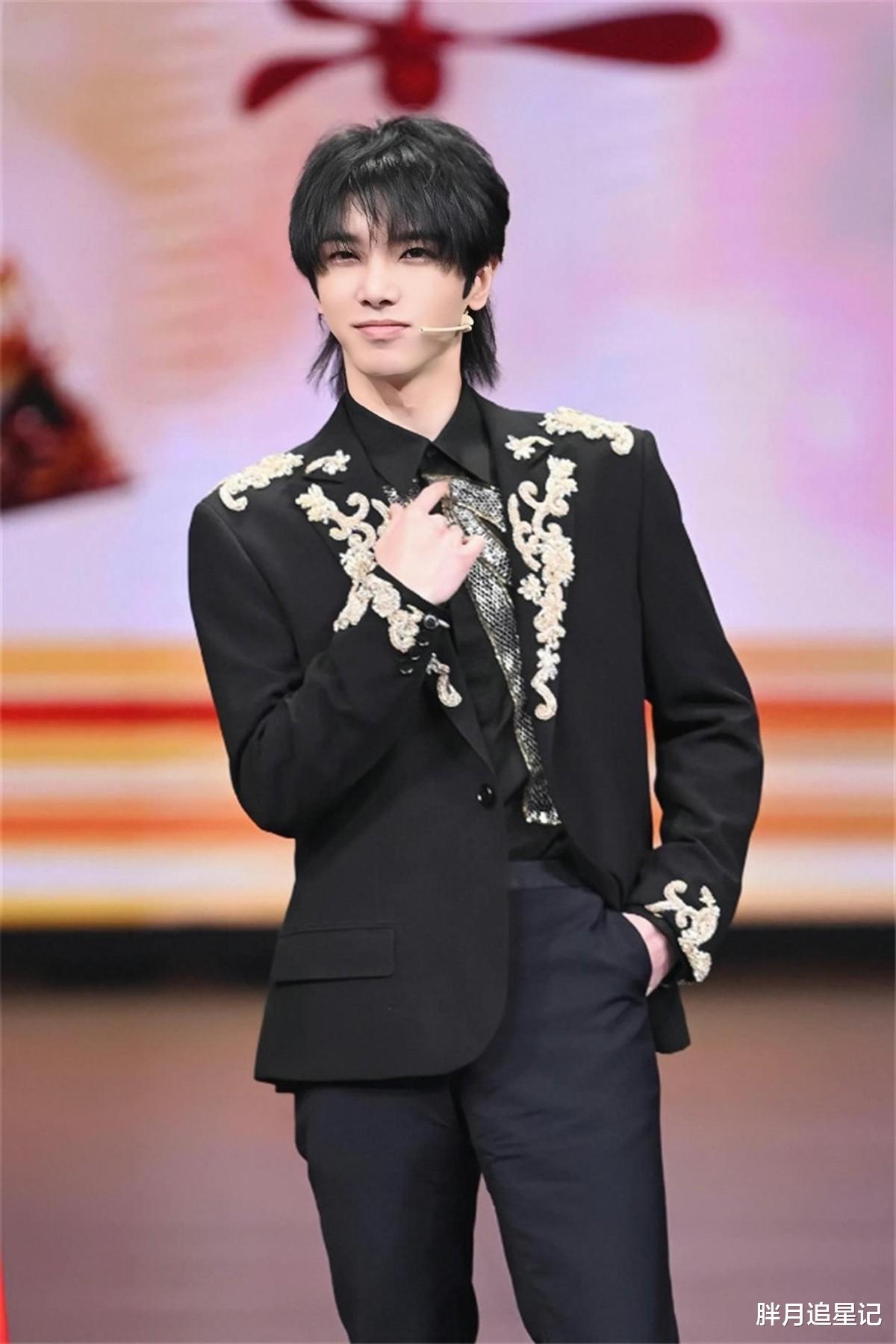 华晨宇|事实证明,“狂妄自大”华晨宇在丢人现眼的路上,越走越远了