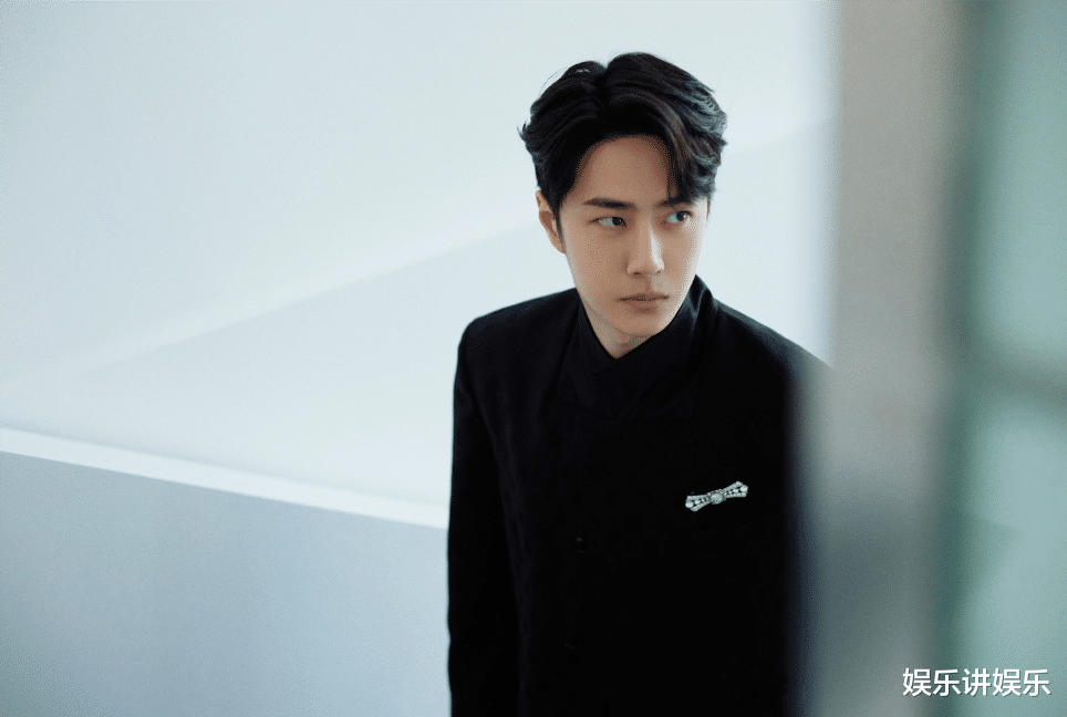 王一博|王一博成杜华人脉,与尔冬升华表奖后台热聊,裤子热度露平台用心