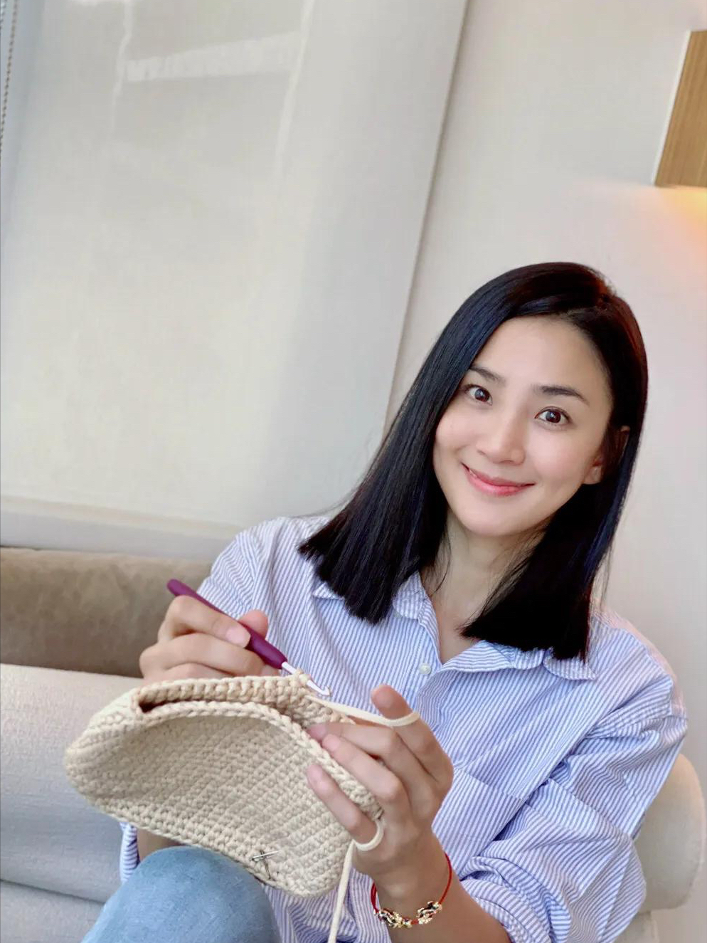 洪小铃|洪小铃被爆与男星张天霖甜蜜牵手逛街,官方回应:我们在恋爱