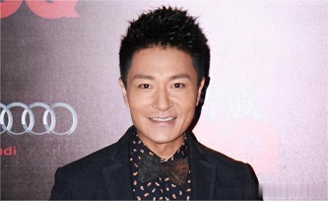 科技脸和自然脸区别多大?看完这4位老牌男神的近照,你就知道了