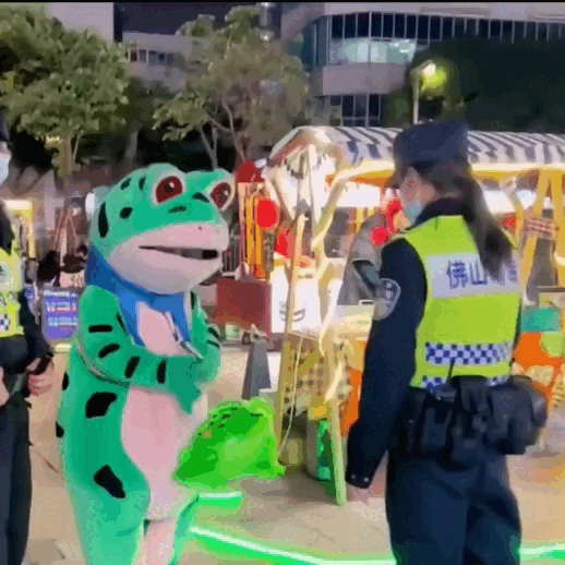 拍黄瓜|“卖崽青蛙”动了谁的蛋糕？央媒看不下去，为其发声