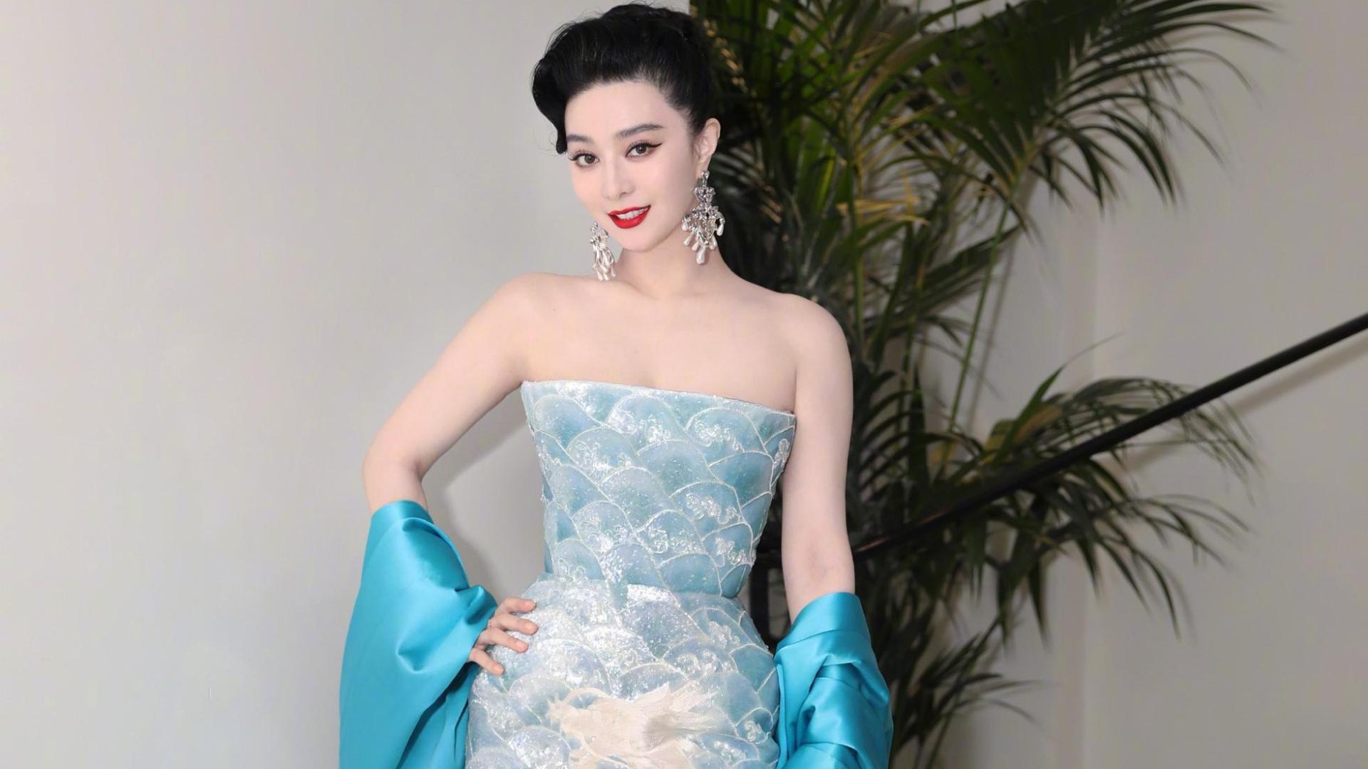 范冰冰|13年后，范冰冰再穿“龙袍”，可惜事实证明，她再也回不去了