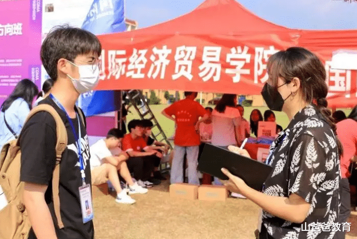 女主播|别等金三银四后才明白,社招和校招差的不止一点,容易错过好工作