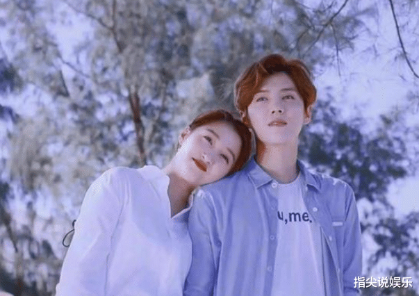 曝关晓彤怀孕风波升级!小腹凸起,疑用手刻意遮挡,更多细节曝光