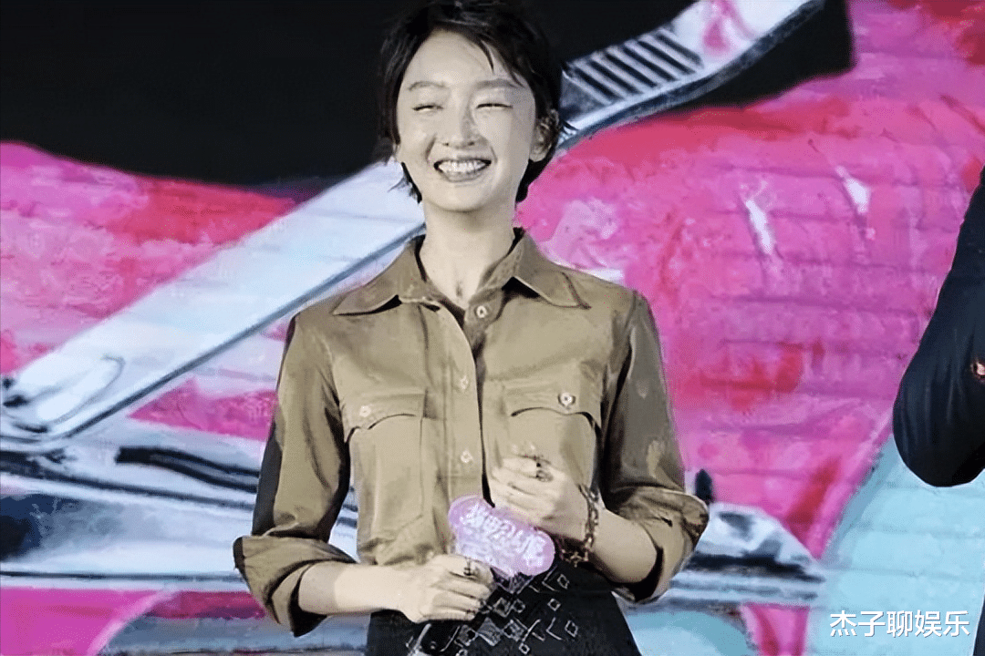 私生活混乱,不拉窗帘与男友玩“游戏”,周冬雨还是暴露了本性