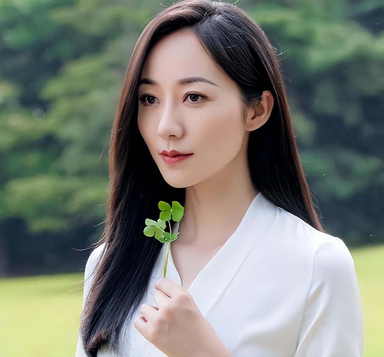 资源逆天又如何？故作清高、人设崩塌，这5位女星活该红不起来