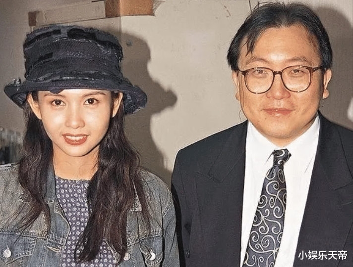 |67岁王晶被曝酒店遭性感美女强塞房卡,表情淡定,网友:见过世面