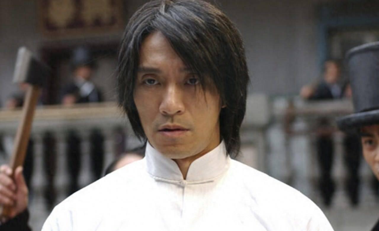 逼成龙下跪,胖揍曾志伟,排挤星爷,如今的他如何消失了?