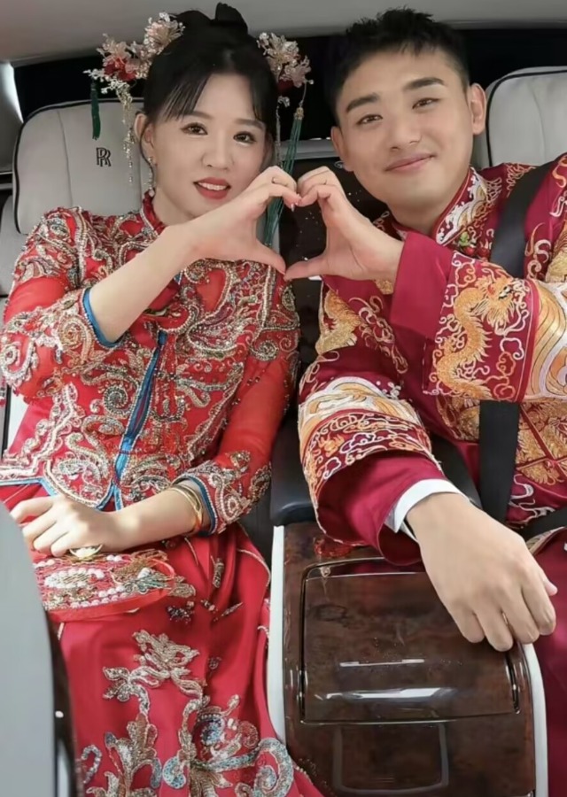 演员于天奇大婚！与女友相恋5034天修成正果，签约三只羊转行带货