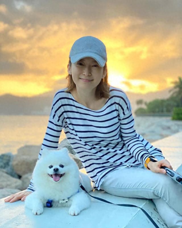 44岁TVB前实力小花遭父嘲一世做茄喱啡 今获老板封「英皇一姐」！