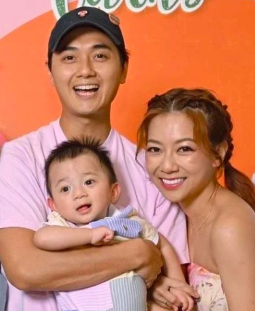 知名港星曝1岁半儿子不会爬，合影躲镜头眼神空洞，疑患自闭症