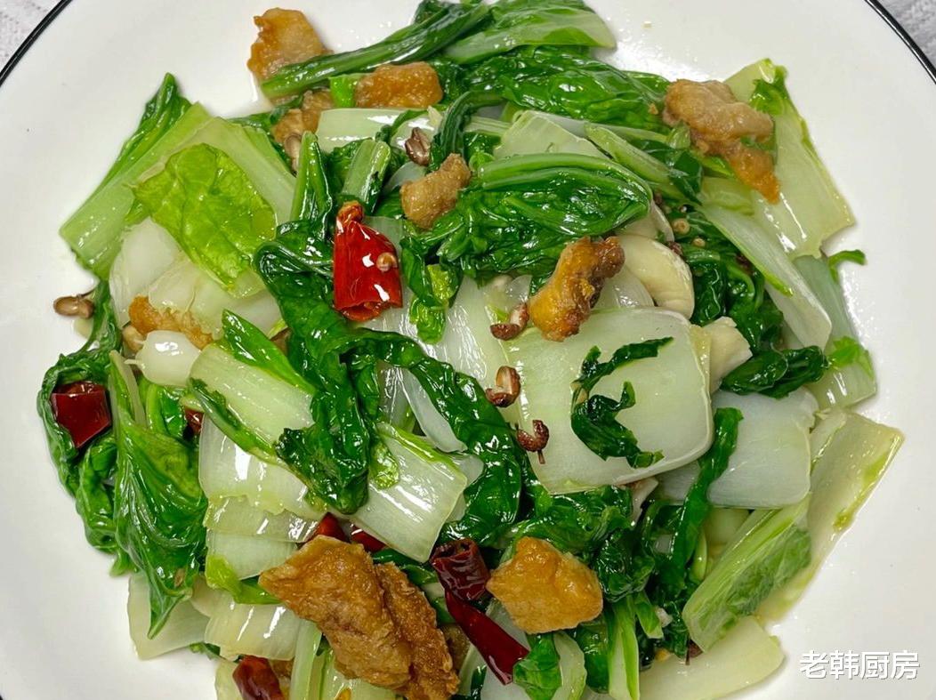 猪油渣|猪油渣炒白菜的家常做法，香而不腻，清脆爽口，一顿能多吃两碗饭