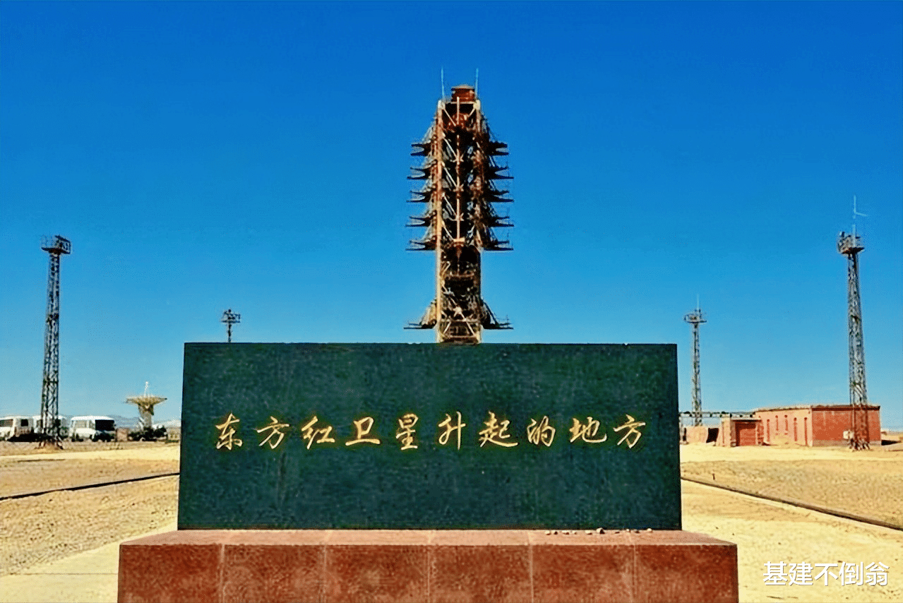 中国东方红一号寿命仅28天,为何遨游太空52年,还未坠入大气层?