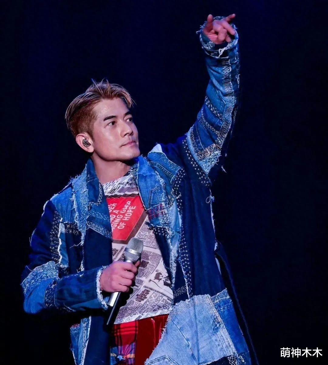 郭富城一家四口现身赛马场，女儿黏爸爸要抱抱，方媛鼻子引热议