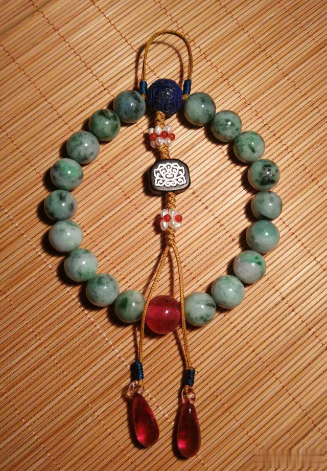 翡翠手串|你的手串有多少颗?你知道它具体的寓意吗