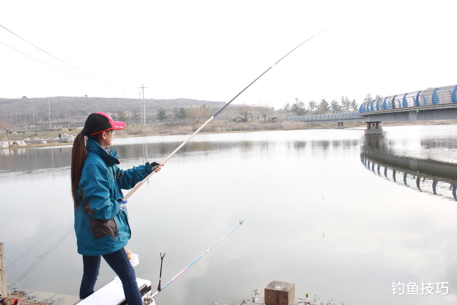 手竿钓鱼的5个抛竿要领，学会抛竿多钓鱼