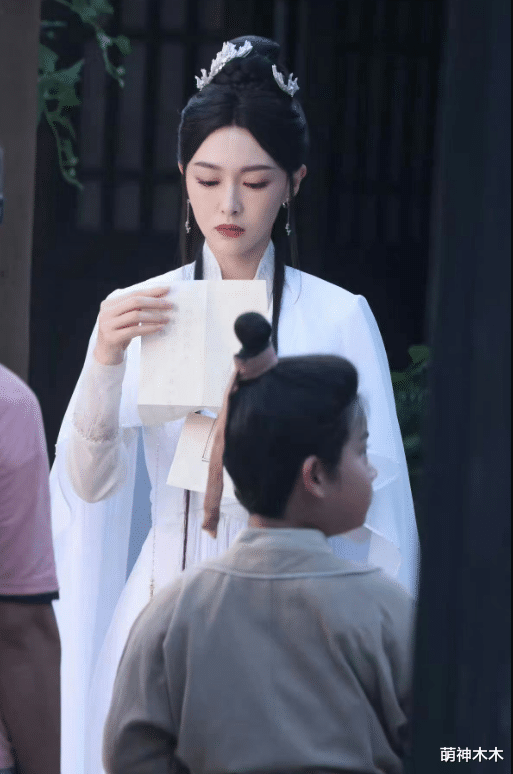 39岁唐嫣又演少女！新剧造型曝光状态显老，被嘲讽像灭绝师太
