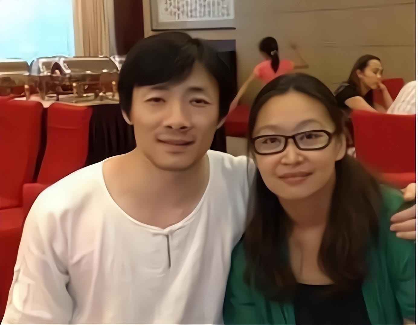 祖峰：我妻子很粗鲁，嗓门大，爱激动，没近视还戴眼镜，长得太黑