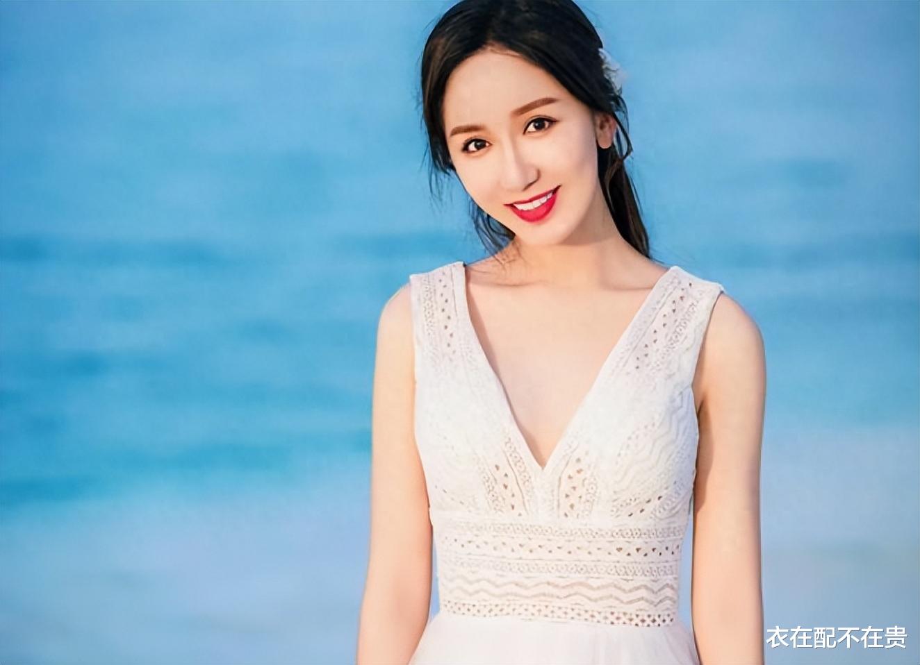 她神似张雨绮,靠爱情公寓走红,如今直播卖货喊破嗓子也无人问津